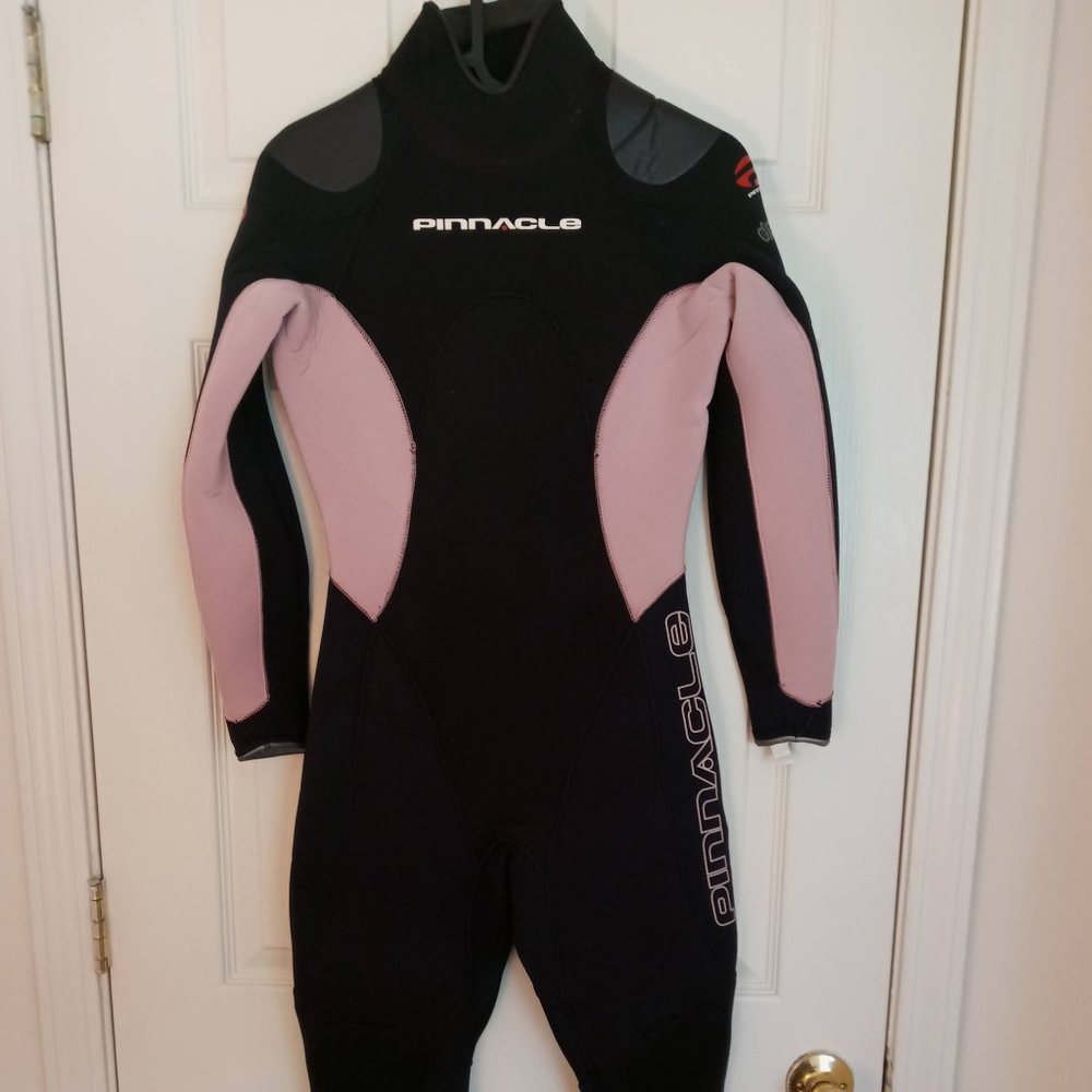 NWT 5MM Pinnacle Elastiprene Wetsuit Size Medium Pink & Black